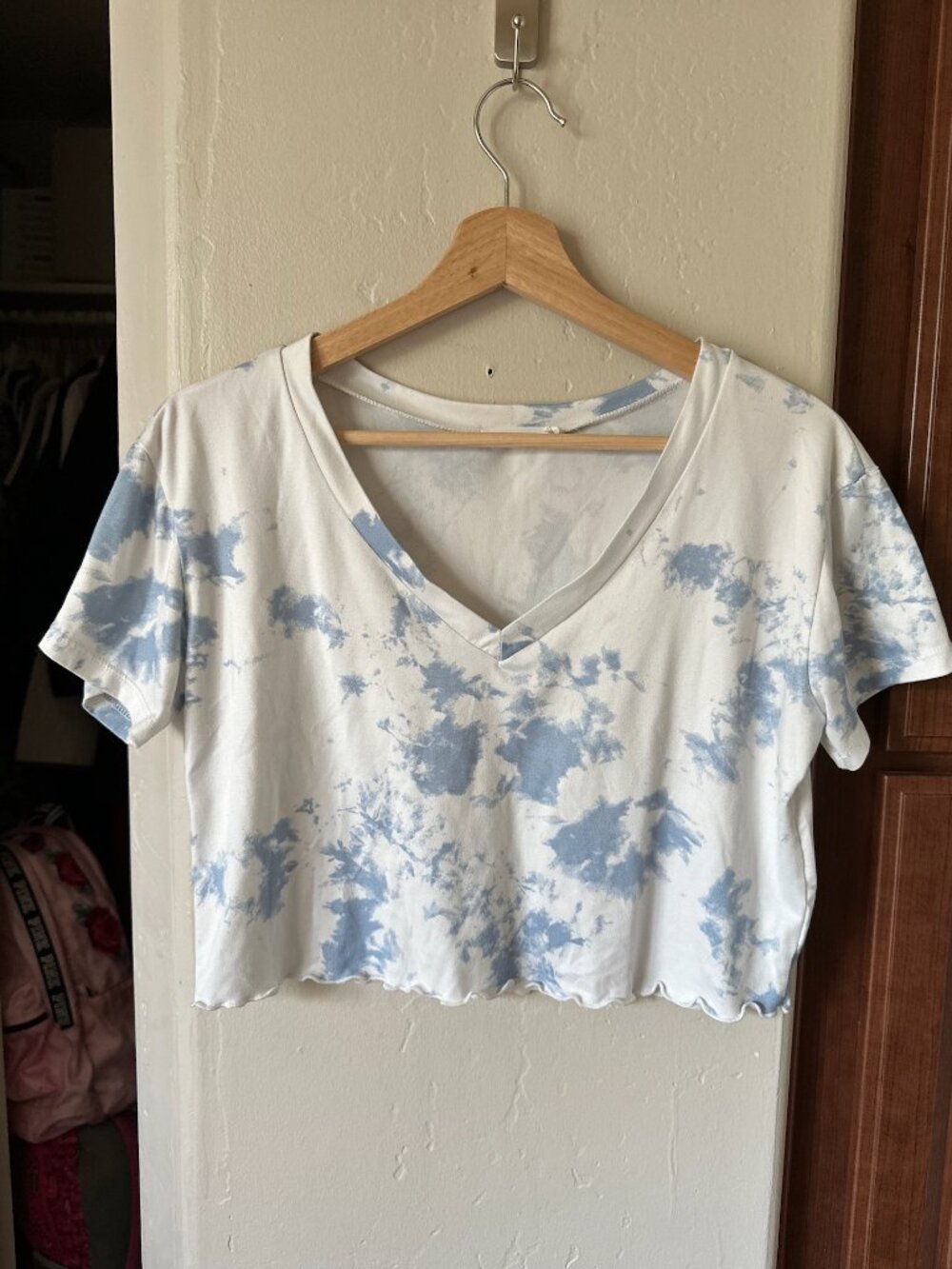 White & Blue Cloud-Wash Cropped T-Shirt – Size S